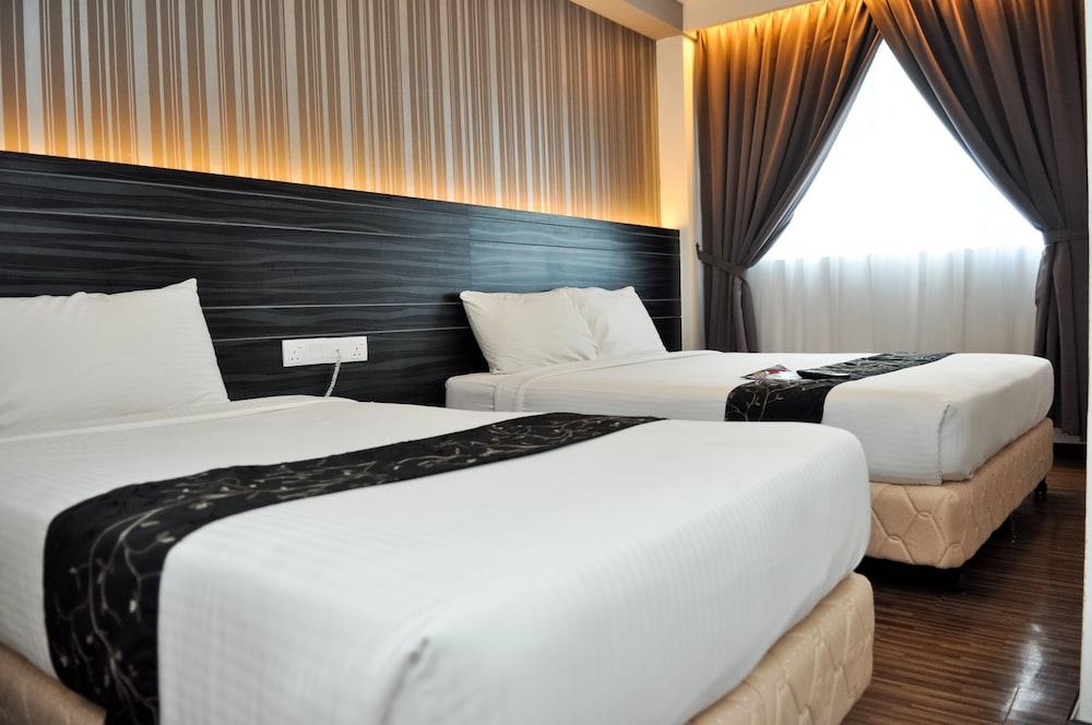 Signature Hotel Куантан Экстерьер фото