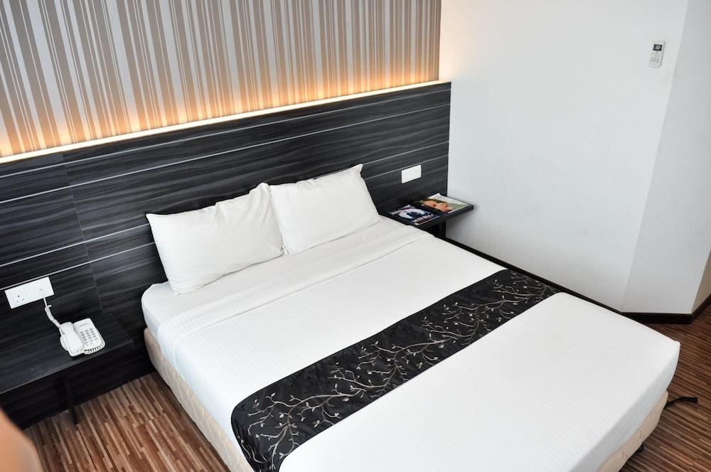 Signature Hotel Куантан Экстерьер фото