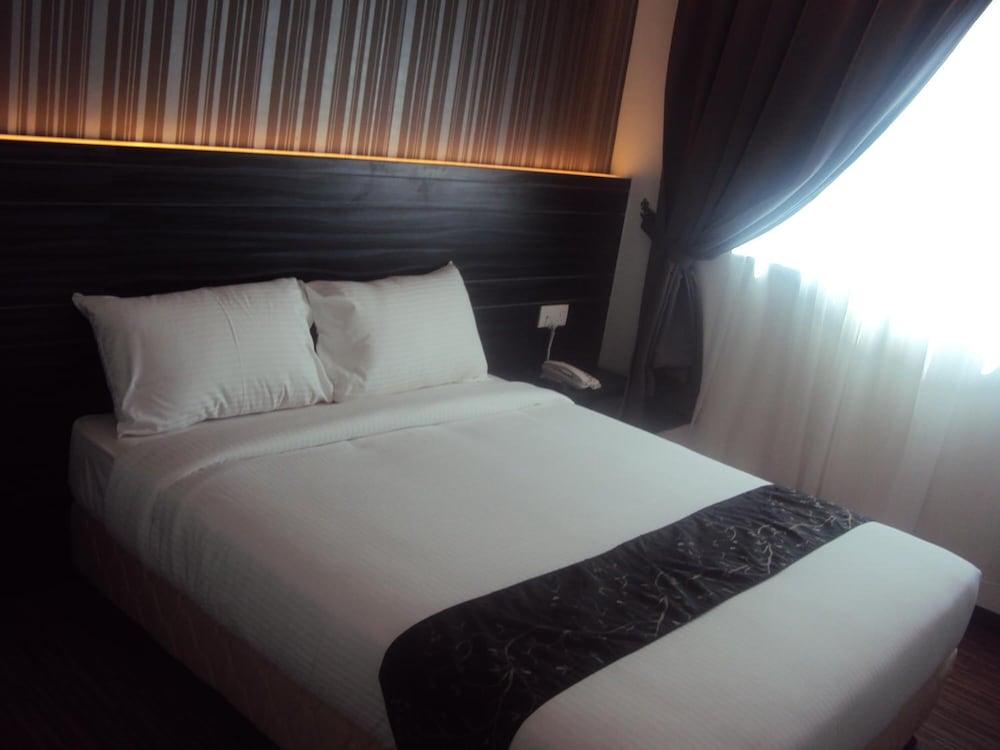 Signature Hotel Куантан Экстерьер фото