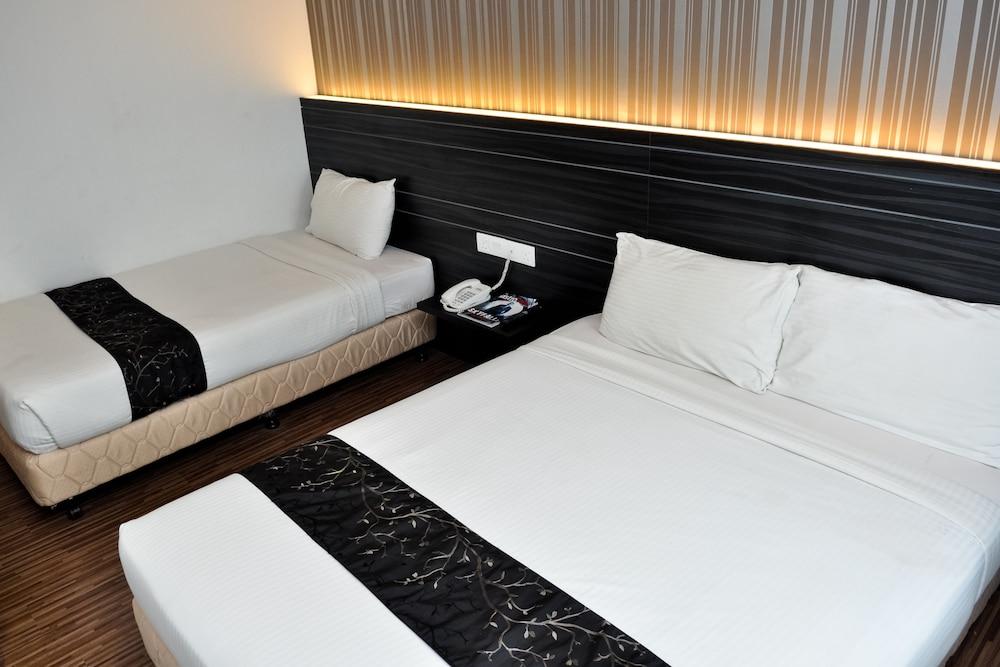 Signature Hotel Куантан Экстерьер фото