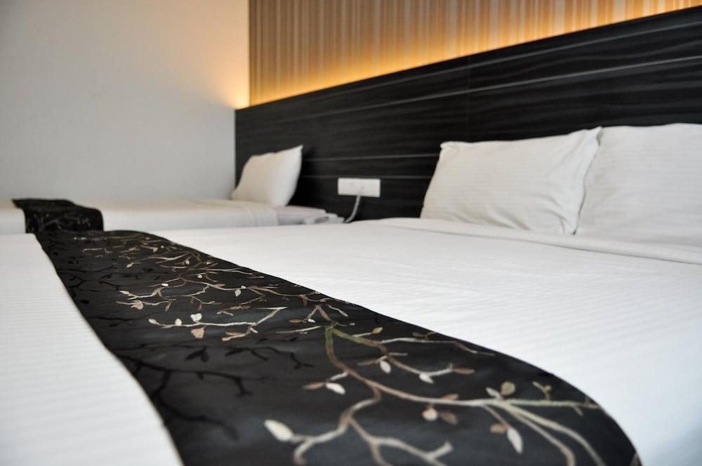 Signature Hotel Куантан Экстерьер фото