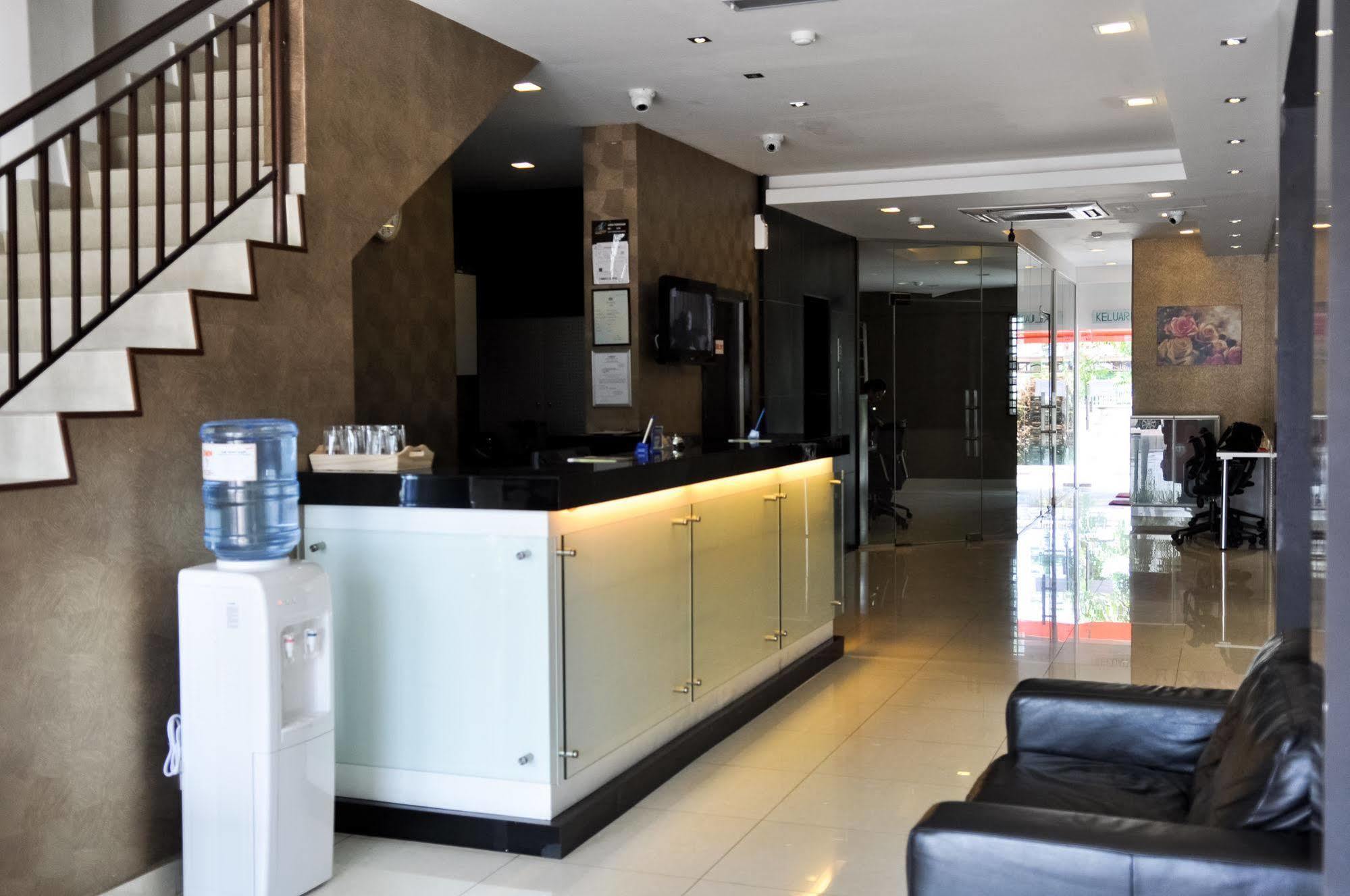 Signature Hotel Куантан Экстерьер фото